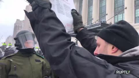 Canada:police and protesters clash in ottawa in third week of 'freedom convoy'