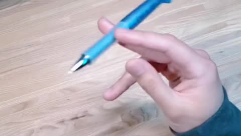 Easy pen spinning combo for beginners!