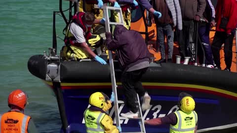 UK ready to send migrant boats back to France
