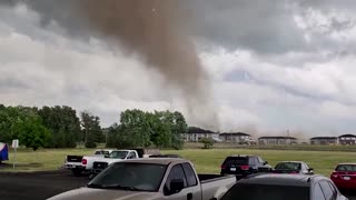 Tornado damages homes in Indiana neighborhood