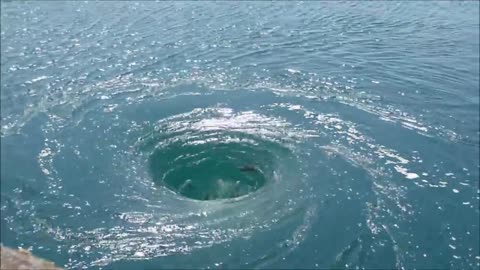 Real large vortex / whirlpool (Saint-Malo, Barrage de la Rance)
