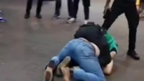 Jiu-jitsu vs drunk guy