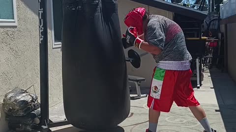 500 Pound Punching Bag Workout Part 75. Working Right Hooks