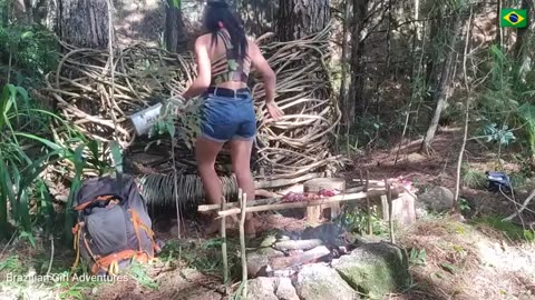 Camping Selvagem / Primitive shelter in the wild forest #asmr #buscraft Brazilian Girl Adventures