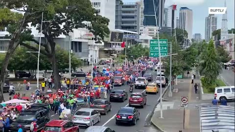 Protesters march in Panama City as govt seeks deal to end road closures