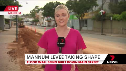 Levee work begins in Mannum as Renmark Hospital residents relocated ahead of flooding peak | 7NEWS