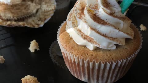 Keto Cinnamon Frappuccino Cupcake Recipe | easy low carb holiday dessert | Sugar free cupcake recipe