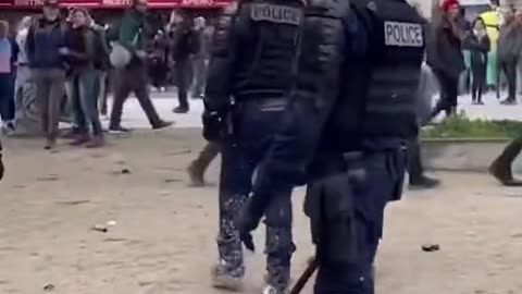 La polizia francese incita allo scontro