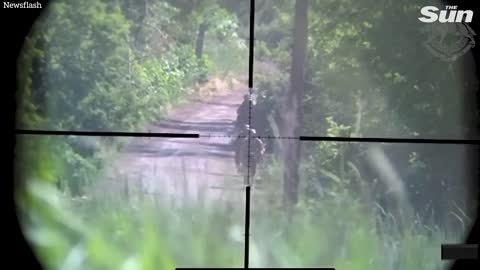 Unsuspecting Russian troops walk straight into Ukrainian snipers