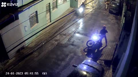 Motoqueiros atacam moradores do bairro Japiim em Manaus