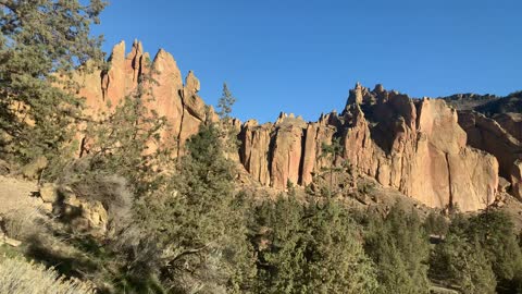 Central Oregon – Smith Rock State Park – Morning Glow Cast on Canyon – 4K