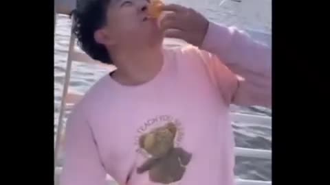 This man tried unique to feed birds but it converted into massive fail😂