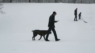 Una fuerte nevada cubre Moscú de blanco