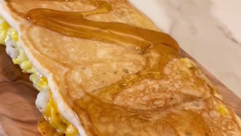 Next level pancake 👀 #grubspot #egg #cheese #breakfast #food #foodtiktok
