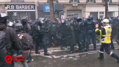 Severe clashes in Paris, police hit by firebombs