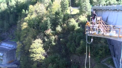 BUNGY JUMPING vom Staudamm KLAUS