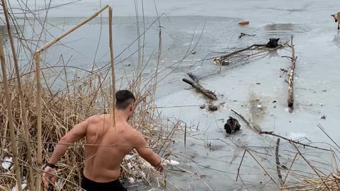 Brave Bystander Rescues Dog From Frozen River
