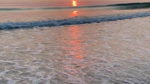 A stunning view of the sunset at the beach