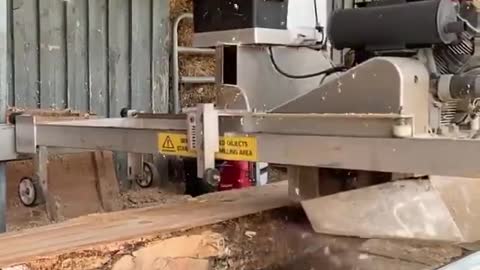 Wood cutting machine