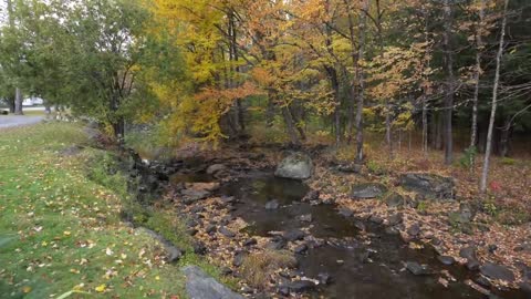 New England Fall Colors Road Trip_ Kancamagus Highway, Stowe, Sleepy Hollow(00h12m58s-00h15m08s)