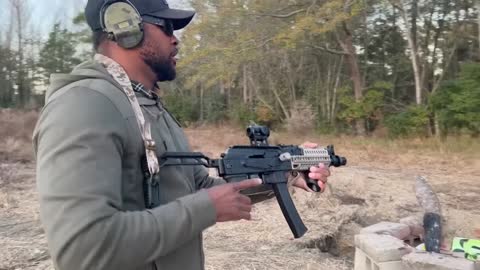 Call of Duty Operators shoot guns!