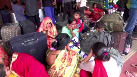 Scuffles as India protesters block train lines
