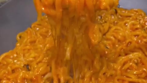 Cheesy Creamy Spicy Ramen Noodles