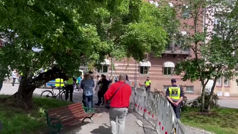 Protesters don't burn Koran at Sweden's Iraqi embassy