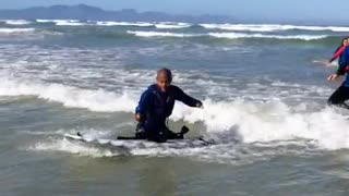 para surfer Raemondo Lessing at a practice session.