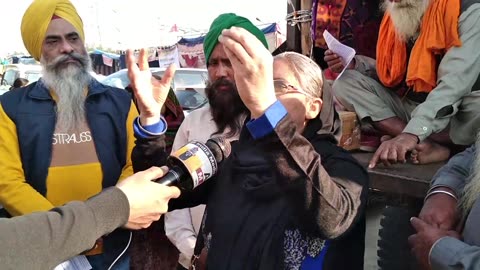 ladies are rock in protest in delhi india