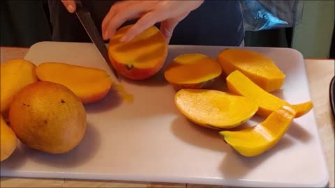 How to Cut up a Mango!