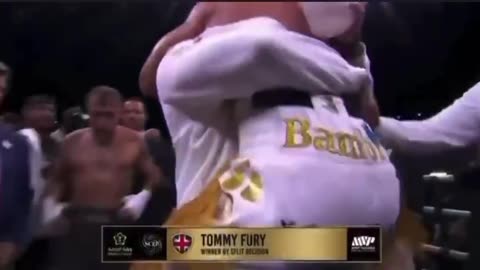 Tommy Fury wins by split decision