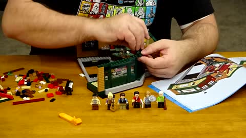 Unboxing Lego 21319 Central Perk Friends Set