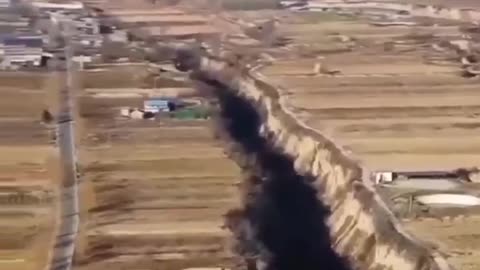 New footage of a fault in the earth's crust after the earthquake in the Turkish province of Hatay