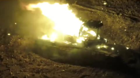 Russian T80 Explodes After Grenade Dropped Through Cope Cage