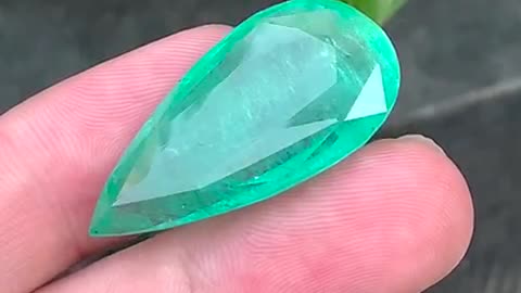 Tear drop Emerald 37 carat