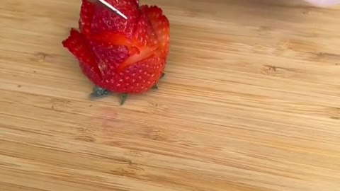 This strawberry trick is so cool 😍🤯