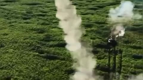 Ukrainian Tank Firing on Russian Trenches(Incredible)