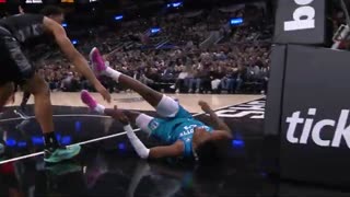 Game Recap: Spurs vs Hornets 135 - 99