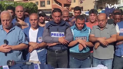 Mourners Hold Funeral for Palestinian Journalist | VOA News