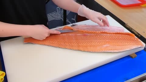 How To Fillet a Whole Salmon | Sashimi & Sushi -Taiwanese street food-15