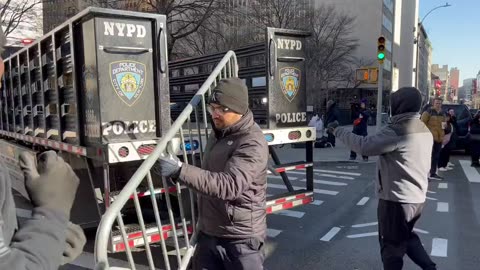 SHOCKING: Steel Barricades Are Put Up Around The Manhattan Criminal Court