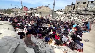 Gazans pray over ruins of Rafah's al-Farouk mosque