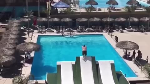 That_was_a_big_splash_😳_#comedy_#humor_#funny_#lol_#viral_#waterslide_#water_#splash(1080p)