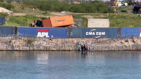 Texas is now using shipping containers as a makeshift border wall