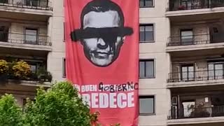 La pancarta de la Resistencia que le duele al PSOE y Sánchez y provoca emociones