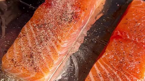 This salmon is sooo good and takes less than 15 minutes to make save this for later 😋