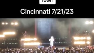 Jason Aldean Delivers EPIC Speech before He Sings "Try that in a Small Town" at Concert