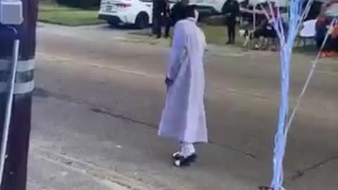 He dressed up as Michael Jackson on Halloween and then did this 😂👏