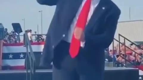 Makeba ! Donald Trump HOT Top dance from TikTok !